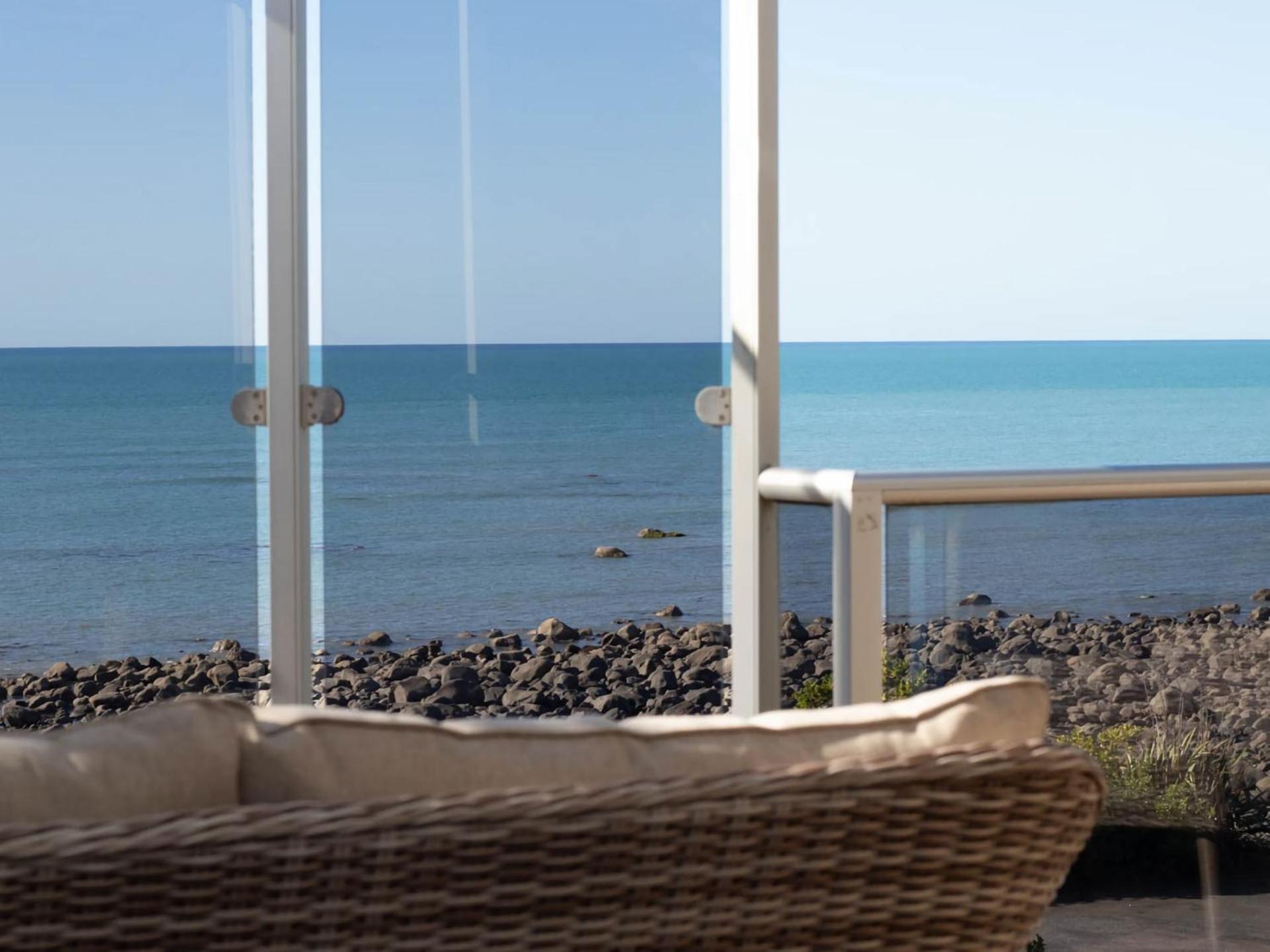 Beachfront Bliss On Wanaka Terrace Support Local Villa New Plymouth Eksteriør bilde